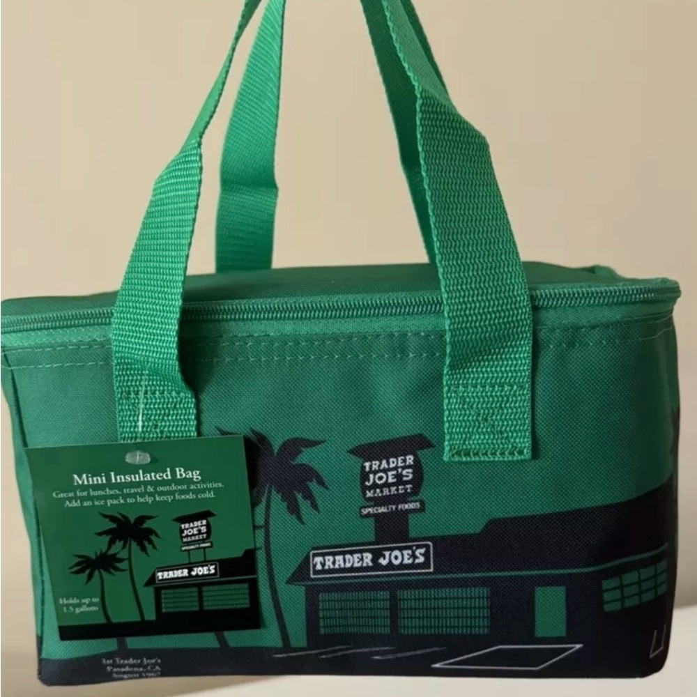 Vibrant Green Mini Bag with Durable Fabric and Structured Design